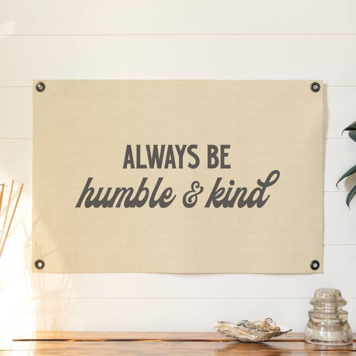 Benoit's Design Co. – Großhandel Schilder – Filzbanner „Immer bescheiden und freundlich sein“0