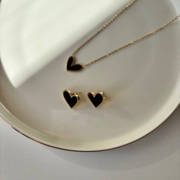 Duestelle Italia - Wholesale Stud/Post Earrings - Dark Essence - Black Heart Gold Earrings - Waterproof4