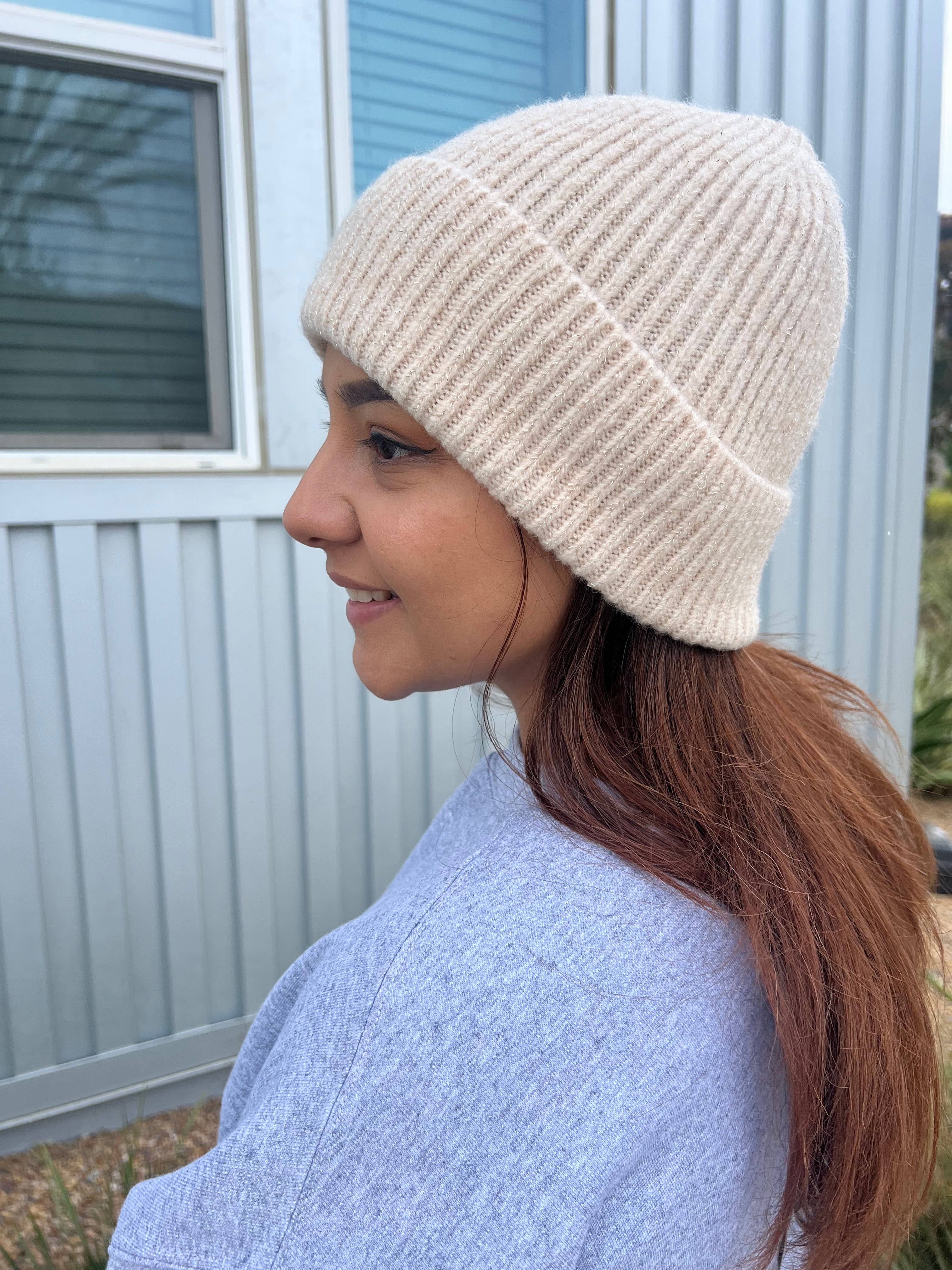 Justin & Taylor – Engroshandel Beanie - Dame – Rich Luxe hue med lurex-detaljer0