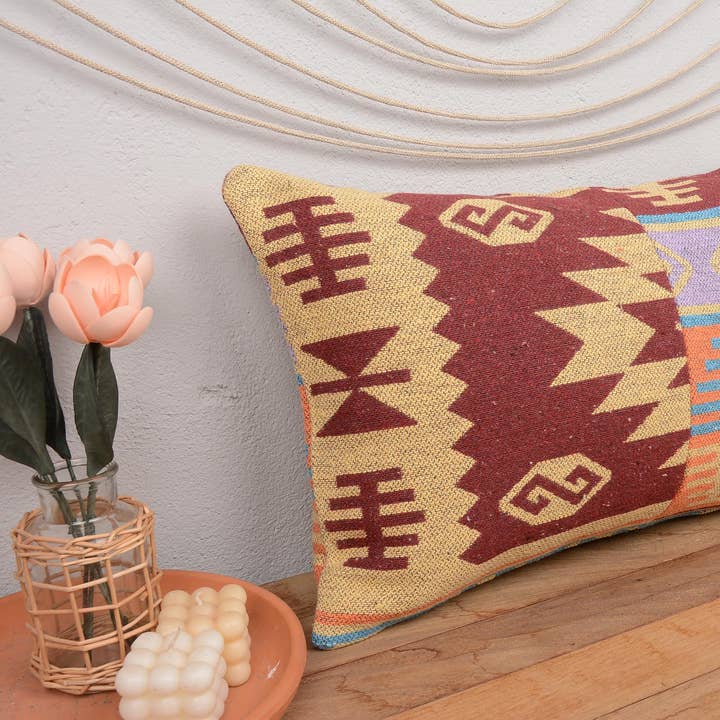 Coussin de canapé/fauteuil Kilim ethnique 16x24 patchwork pour la vente par Kilim Pillow Decors