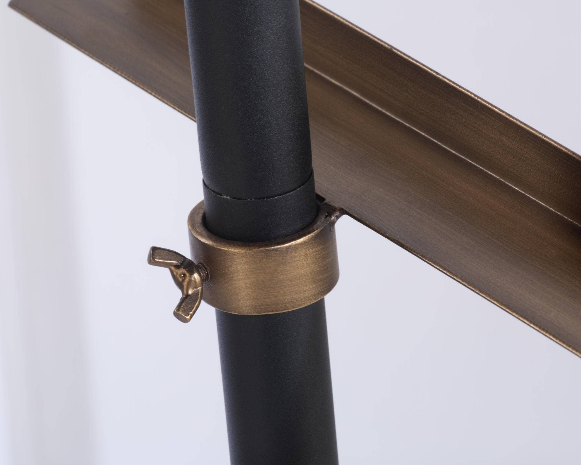 Tripar International - Vendita all'ingrosso Cavalletti - Cavalletto da Pavimento Moderno in Metallo con Bracci Regolabili5