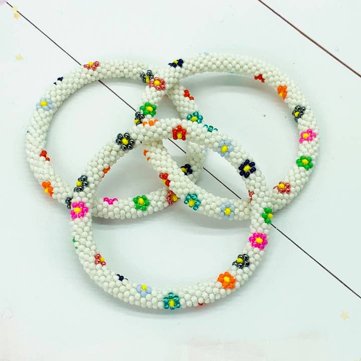 Joy Fleurs pour la vente par Liftedhope Bracelets