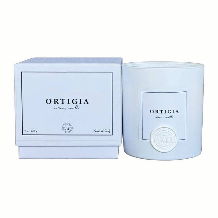 Ortigia - candela da 9 oz (vetiver, vaniglia) per la vendita all'ingrosso da parte di Scents of Sicily