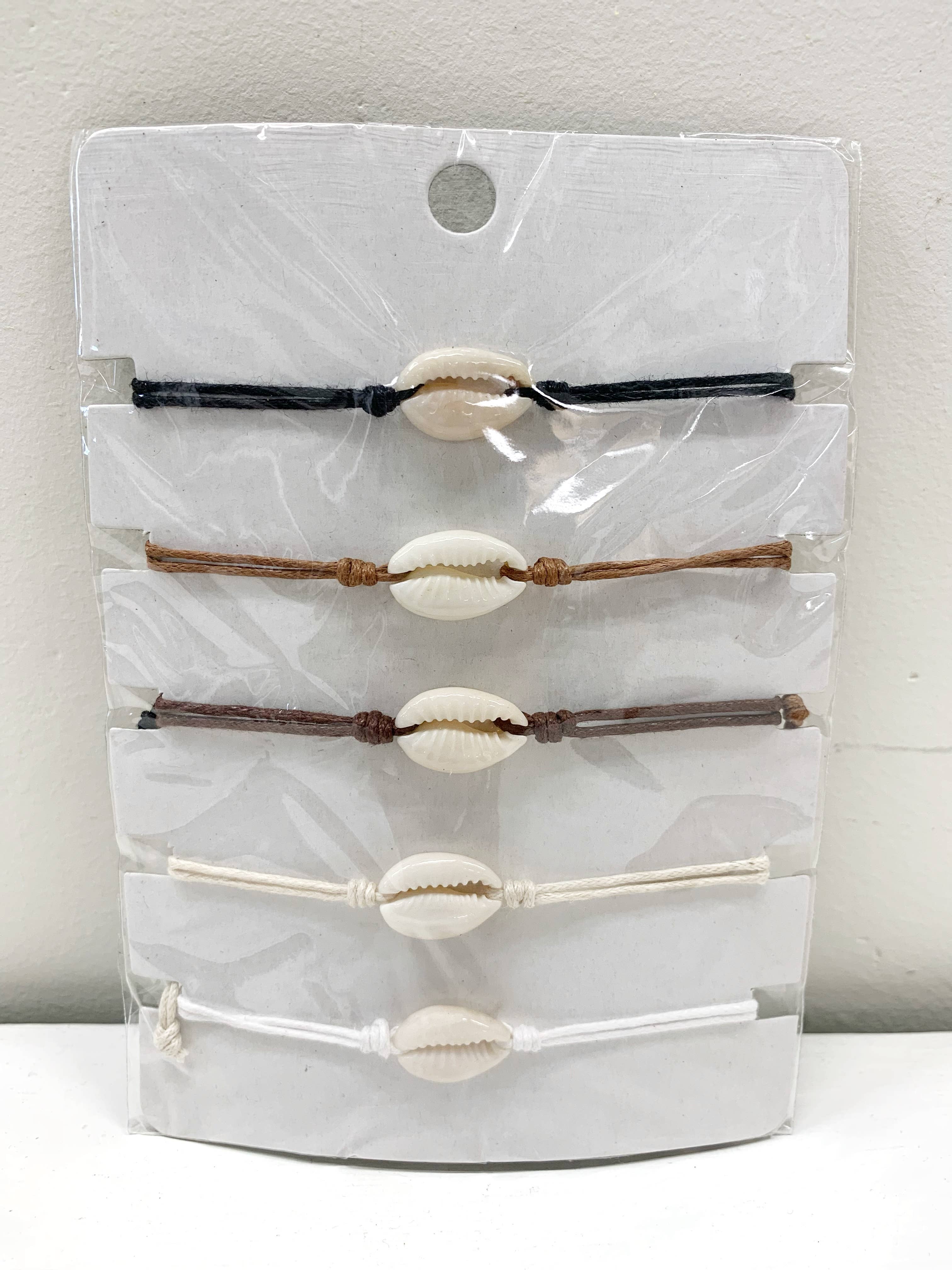 ByBazz - Vendita all'ingrosso Bracciale in tessuto/intrecciato - Braccialetti con corda e conchiglia cowrie - confezione da 5 pezzi0