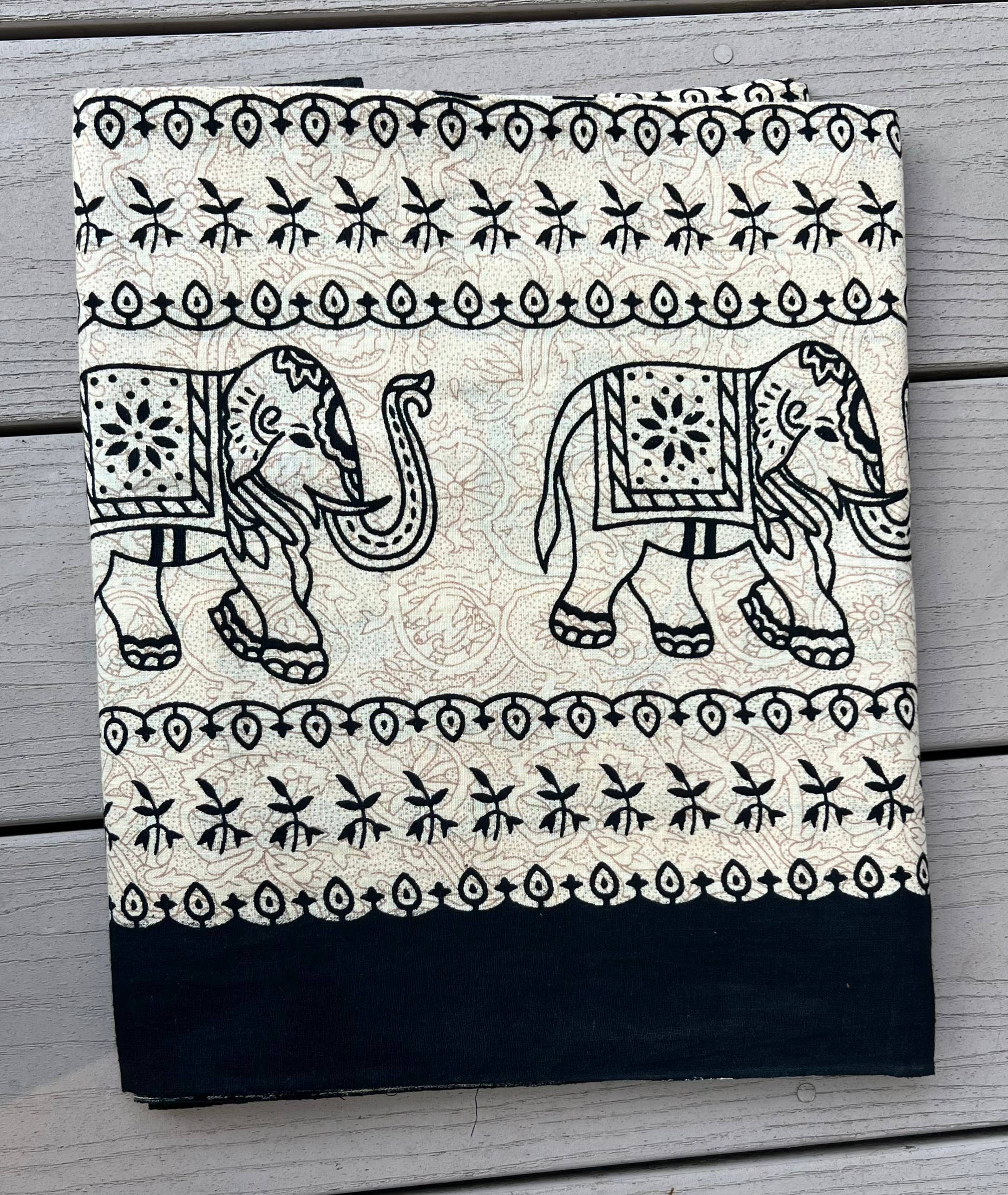 Lungta Imports - Vendita all'ingrosso Arazzi/Tessuti d'arredo - Arazzo Elephant Mandala 80 «X50" Bianco9