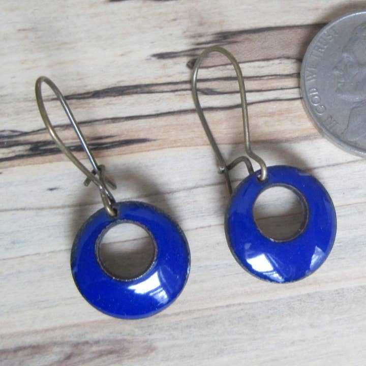Pendientes colgantes y colgantes azules, esmaltados en cobre, sin níquel para venta al por mayor de SIFT and Winnow
