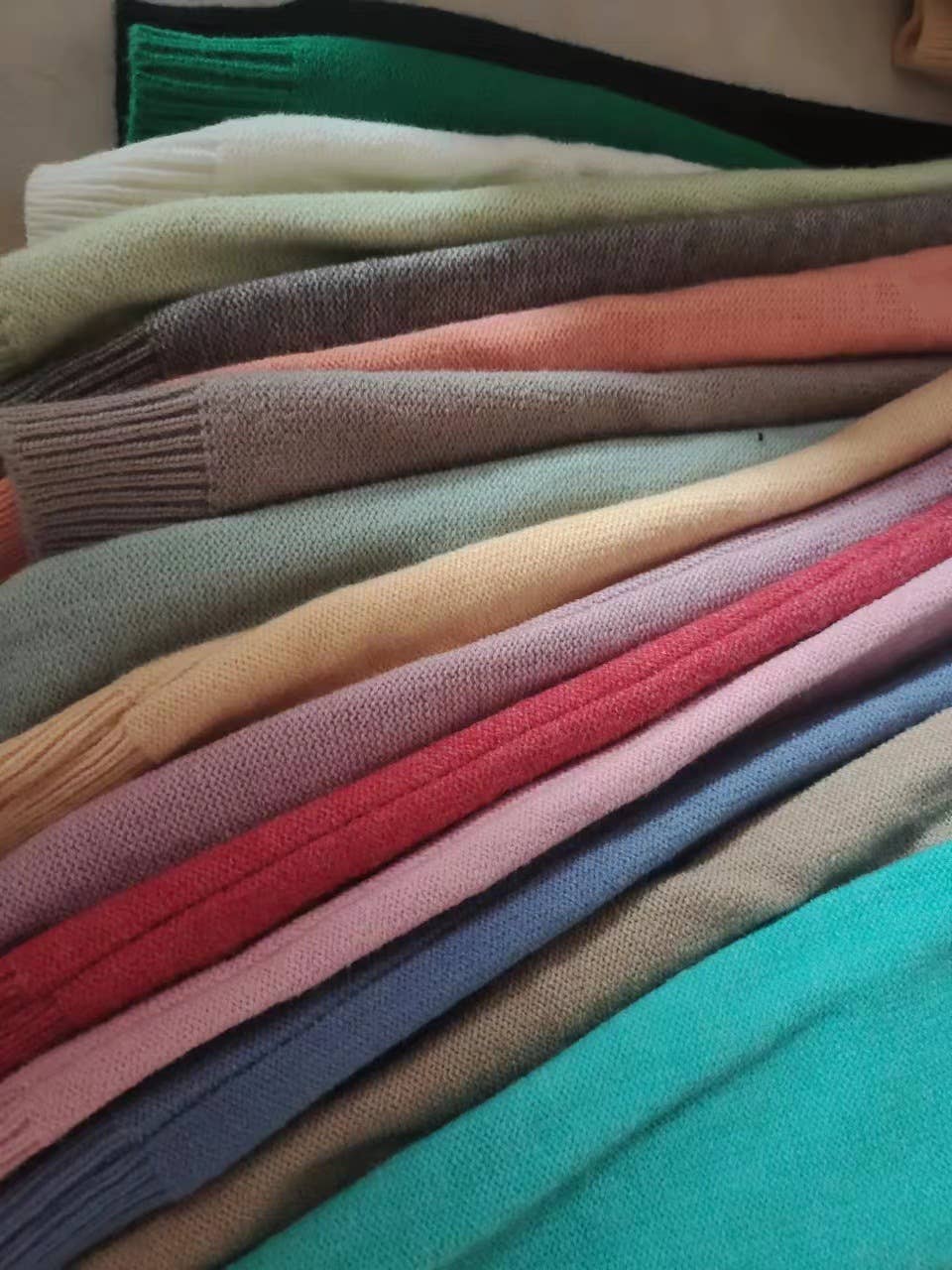 Rosa Clothing - Wholesale Cardigan - Women's - Plain exposed seam Hooded knit long cardigan coat25