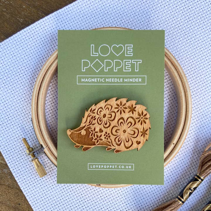 Love Poppet – wholesale Embroidery/cross-stitch supplies – Hedgehog - Magnetic Needle Minder1