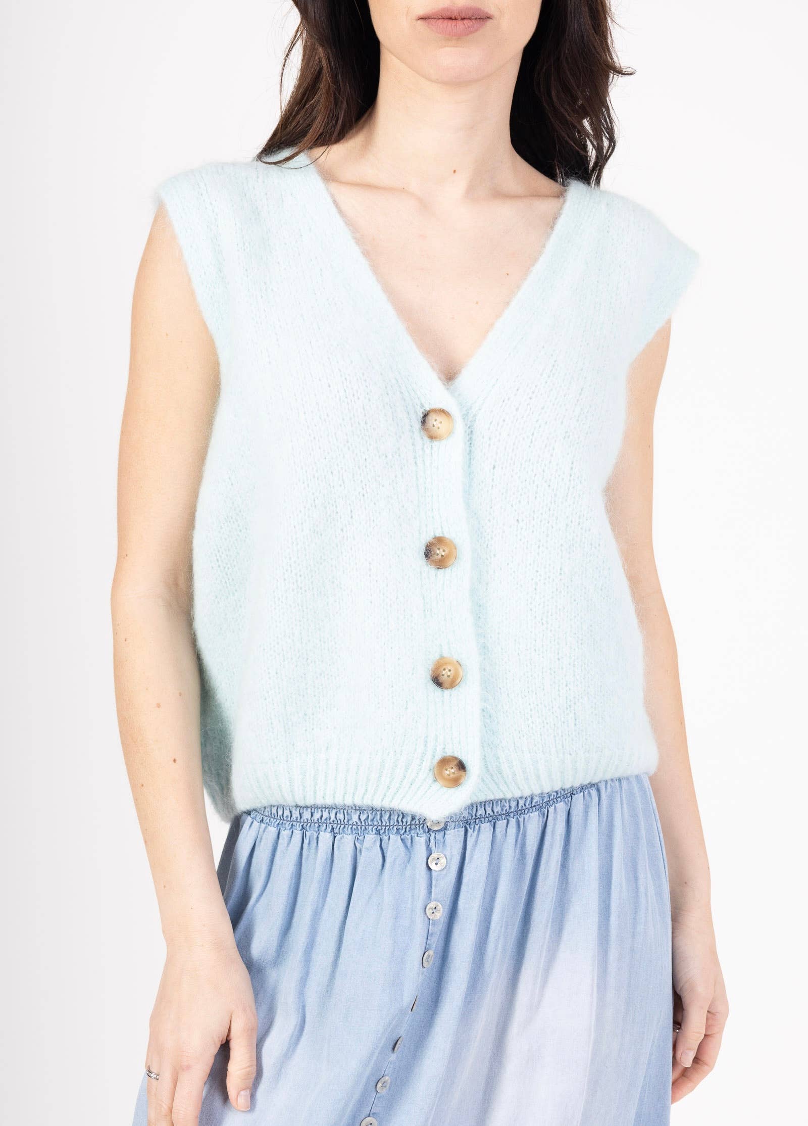 LINEN & COTTON HOUSE - Wholesale Sweater Vest - Women's - Sleeveless sweater with buttons 507148