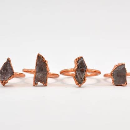 Daddy Daughter Jewelry – Großhandel Cocktail-/Statement-Ring – Roher Danburit-Ring | Roher Edelstein-Ring | Danburit Schmuck4