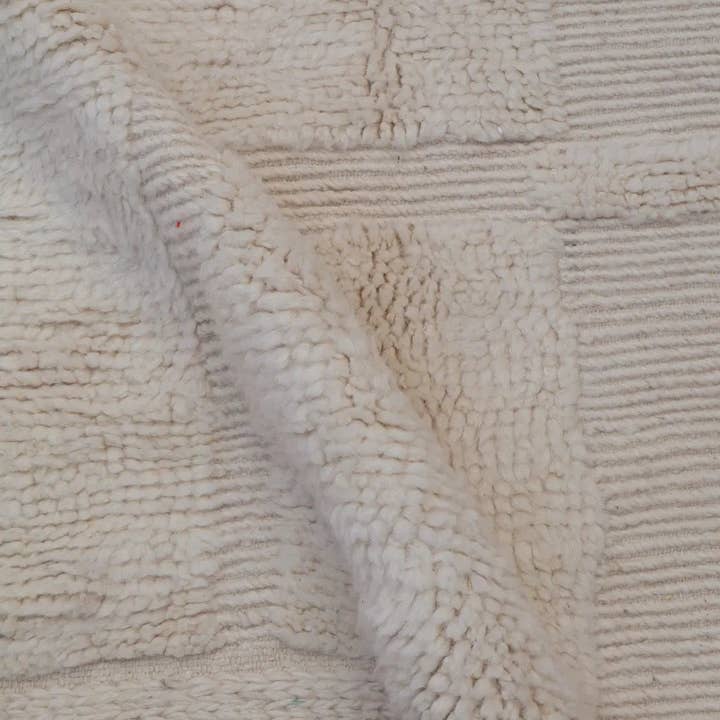 Néda - Wholesale Area Rug - Beni Ouarain Berber Rug White Modern with Abstract Raised Patterns - 252 x 172.5 cm1