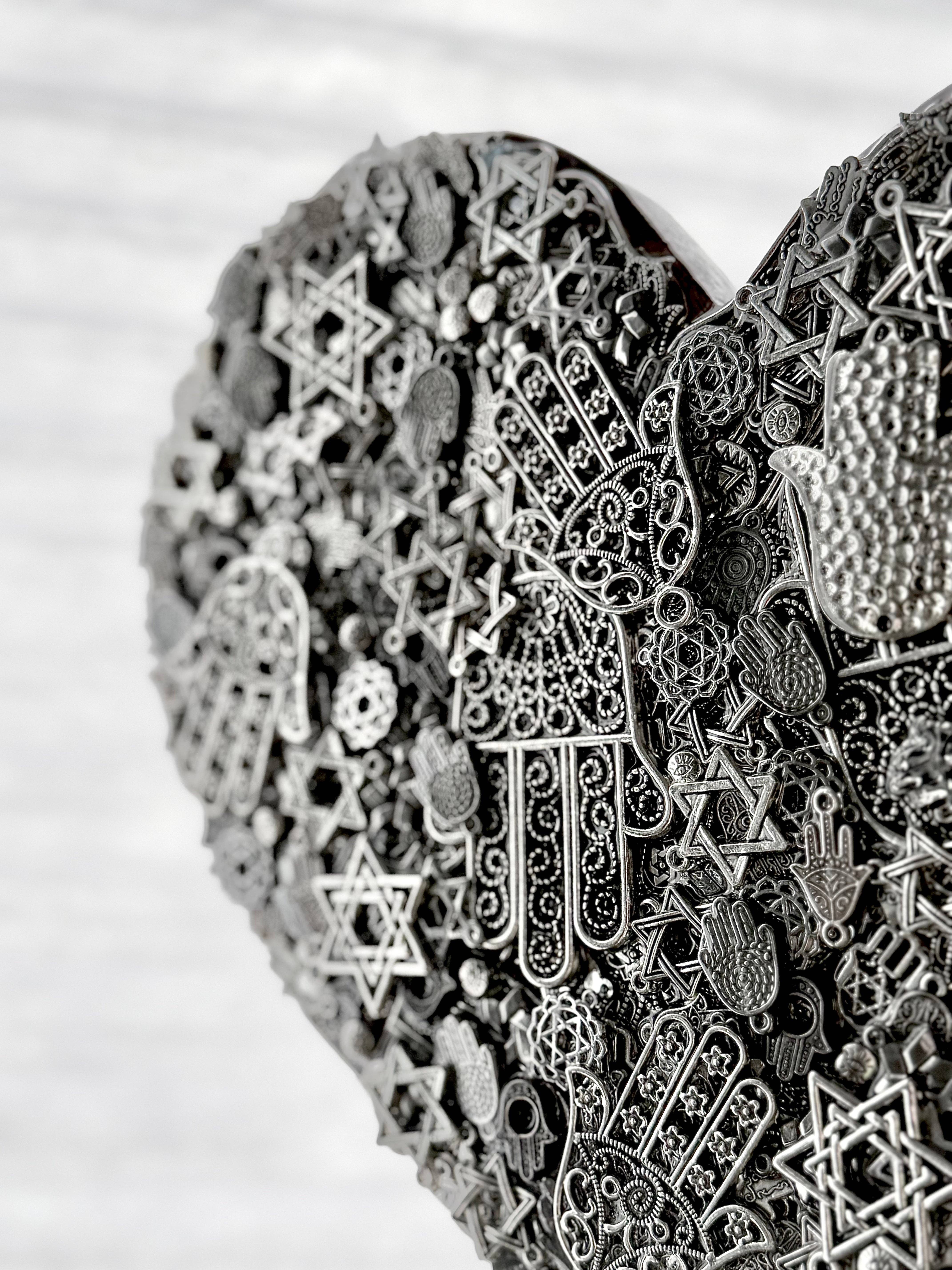 JEWISHJOY.co - Wholesale Decorative Tabletop Object - Heart on Stand - 2025.021