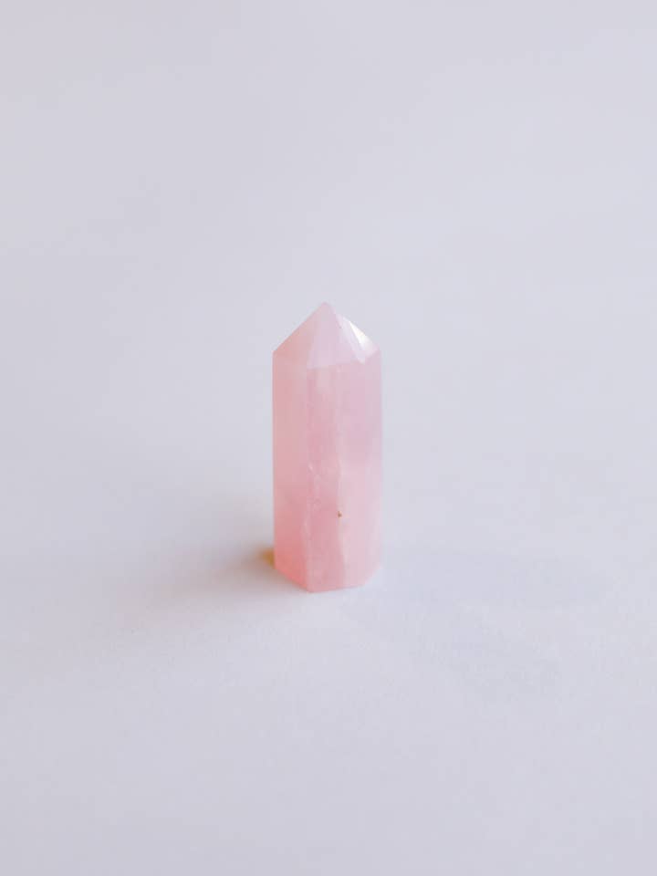 Mini-pointe en cristal - Quartz rose pour la vente par JaxKelly