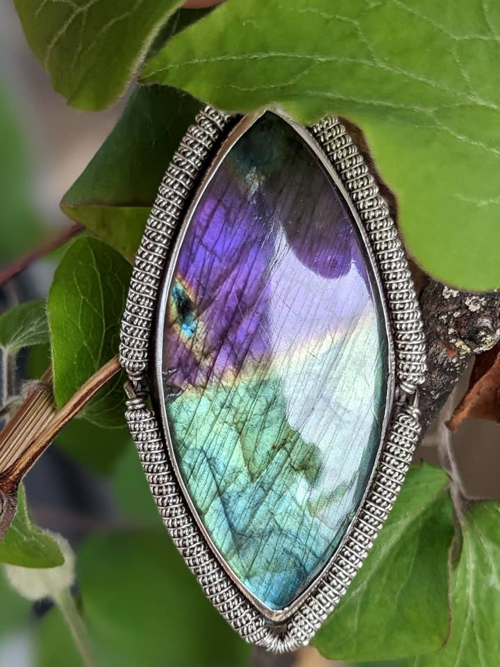 Anhänger aus 950er Silber mit zweifarbiger Labradorit für den Großhandel von Le Tourbillon Minéral