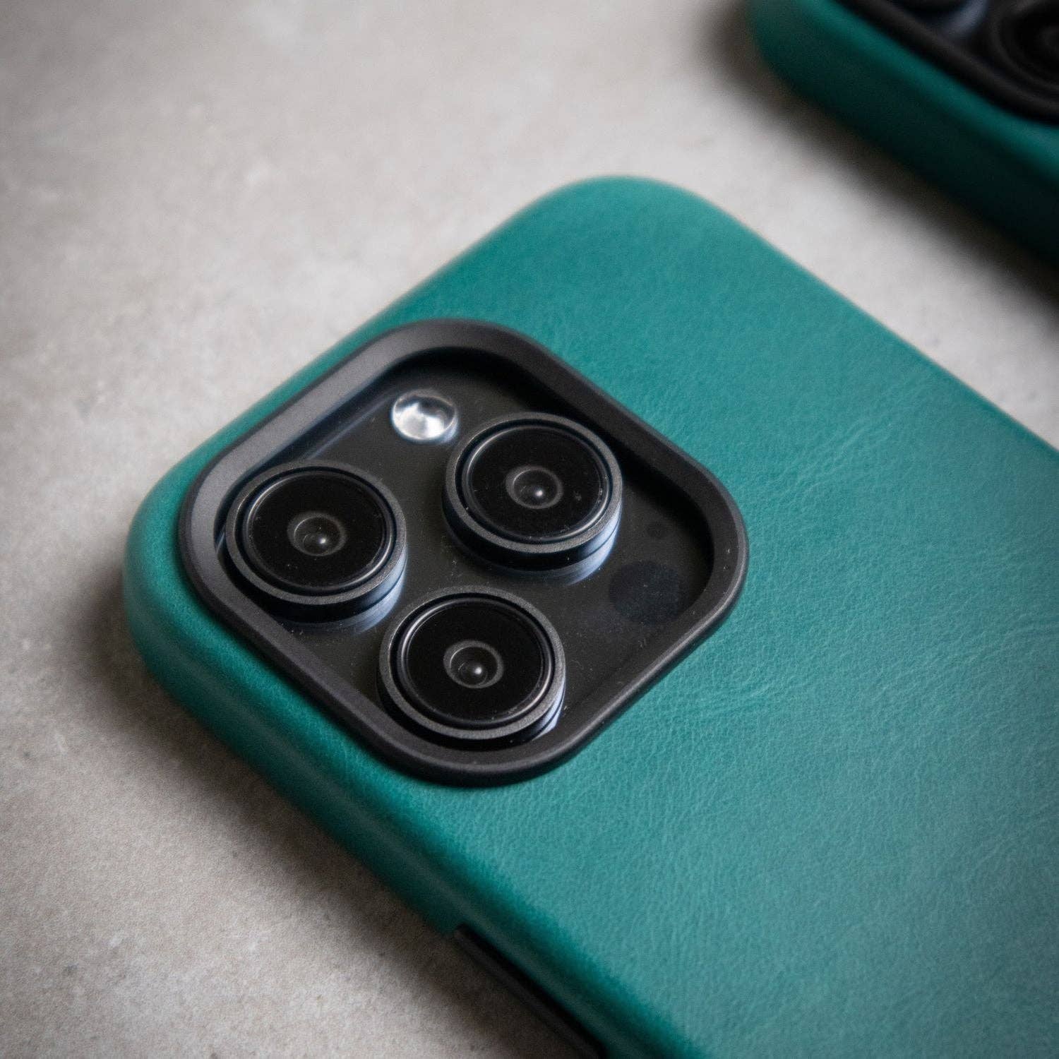 Andar - Wholesale Phone Case - Unisex - The Aspen Full Grain Leather iPhone Phone Case with MagSafe169