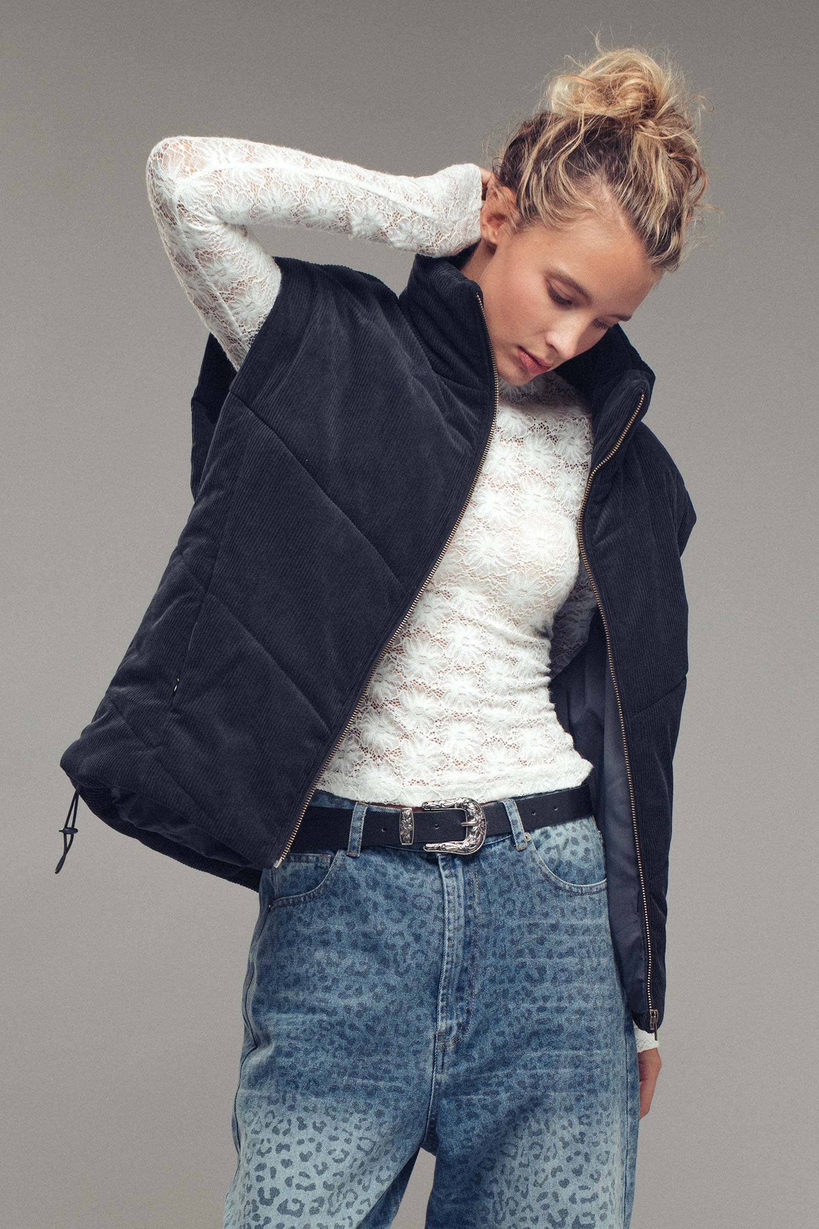 Urban Daizy - Wholesale Outerwear Vest - Women's - Sleeveless Corduroy Toggle Hem Puff Vest15