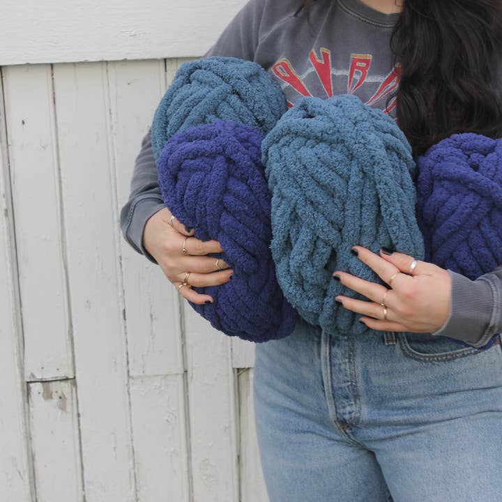 Knotted by Kni - Wholesale Throw Blanket - ROYAL BLUE BLANKET