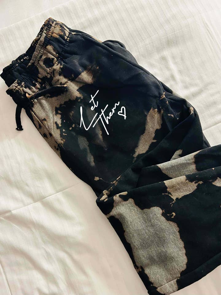 Laissez-les Bomba Joggers pour la vente par Southern Bliss Co.