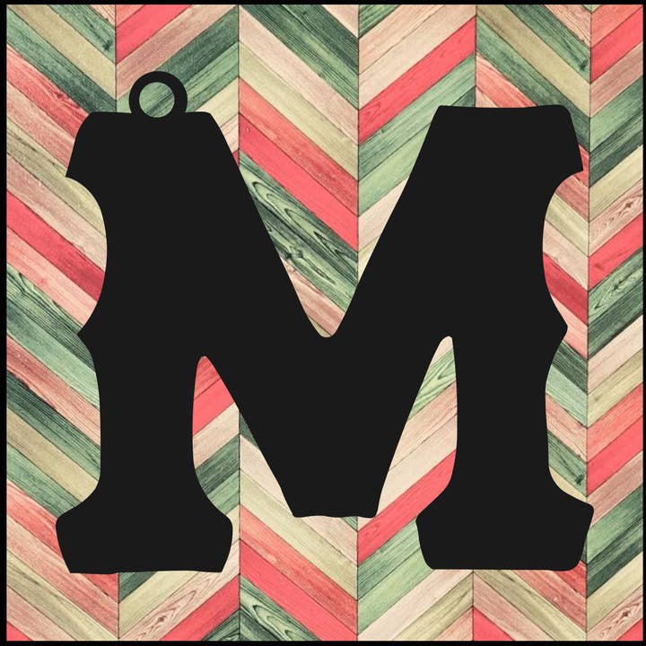 Lettera decorativa in metallo M - 2 per la vendita all'ingrosso da parte di Designed With Sparks