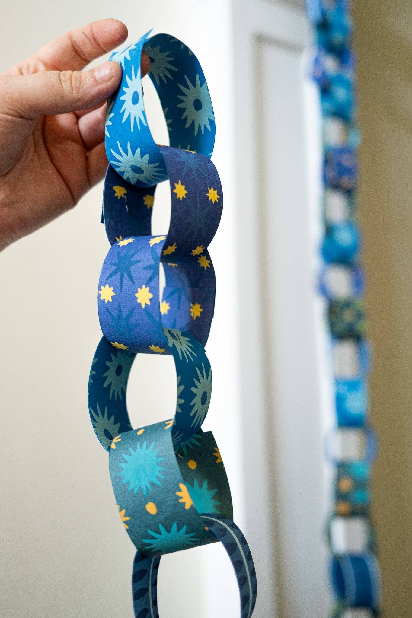 East End Press - Wholesale DIY Craft Kit - UK/EU: Blue and Yellow Paper Chain Kit10