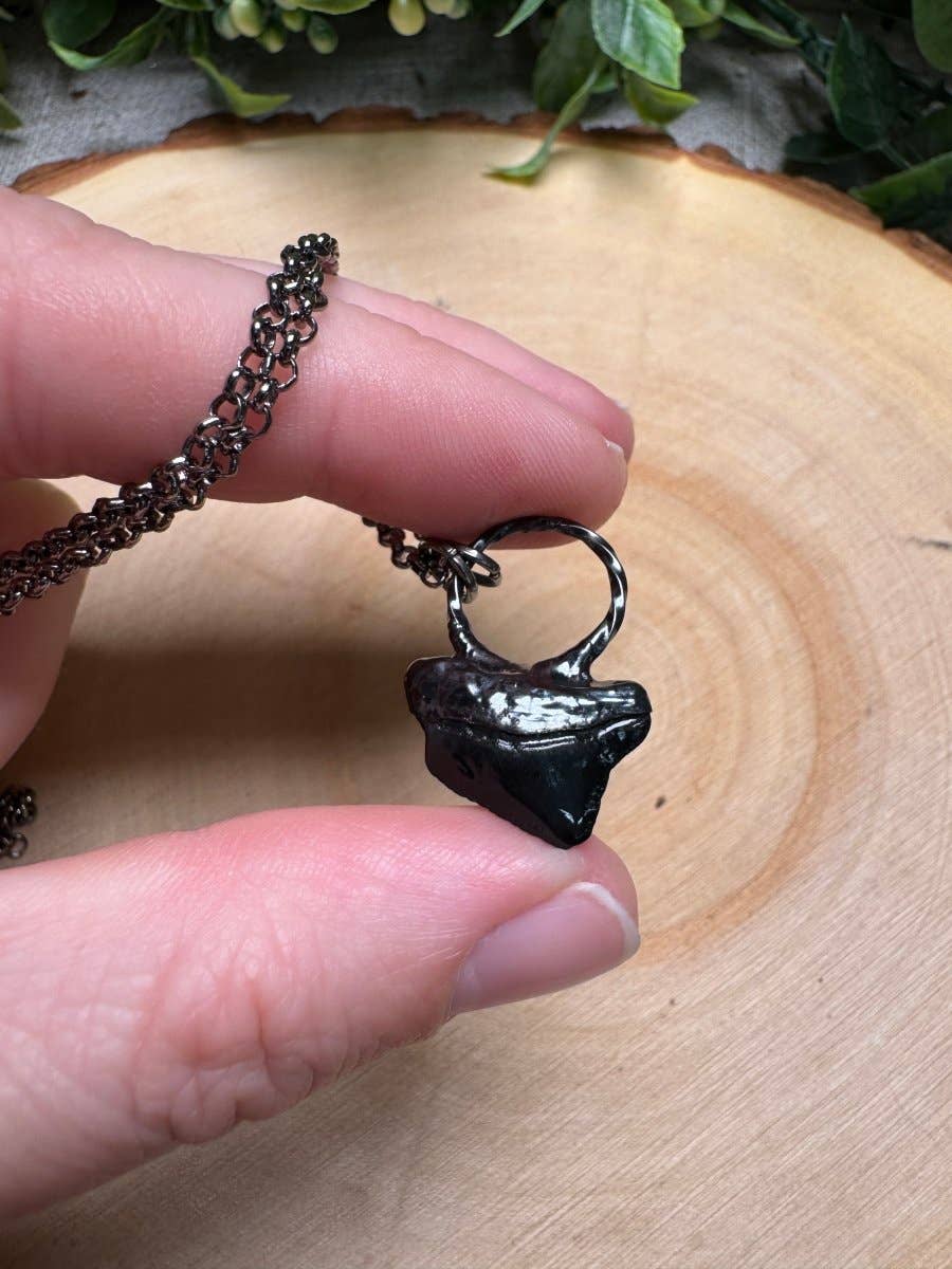 Copper Ashes - Vente Colliers à pendentif - Collier Dent de requin0