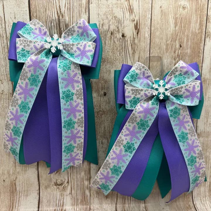 Benny Bows - Wholesale Haarstrik - Kinderen - Horse Show Bows - Blauwgroen en paars Sparkle Winter Snowflake