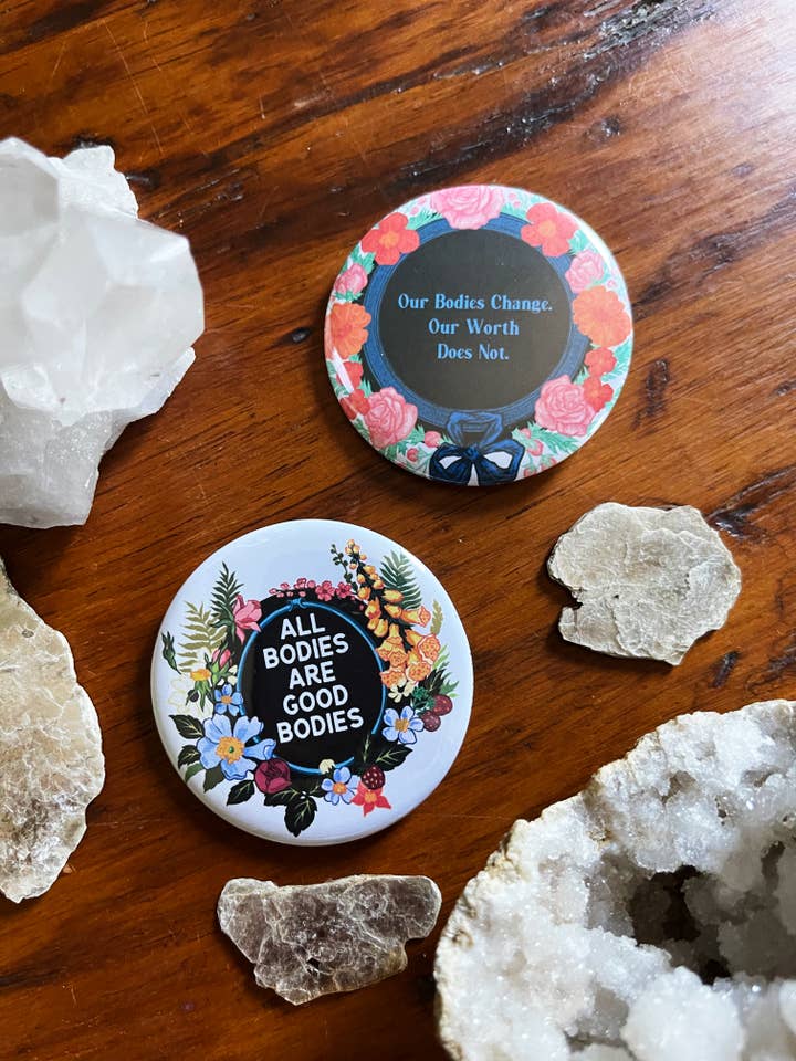 Set di pulsanti Body Positive Pinback per la vendita all'ingrosso da parte di Fabulously Feminist