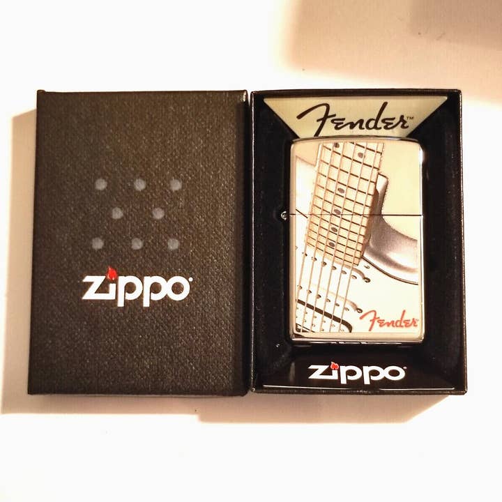 Sällsynt pensionerad 2015 Fender gitarr Zippo-tändare för wholesale av Lighter King