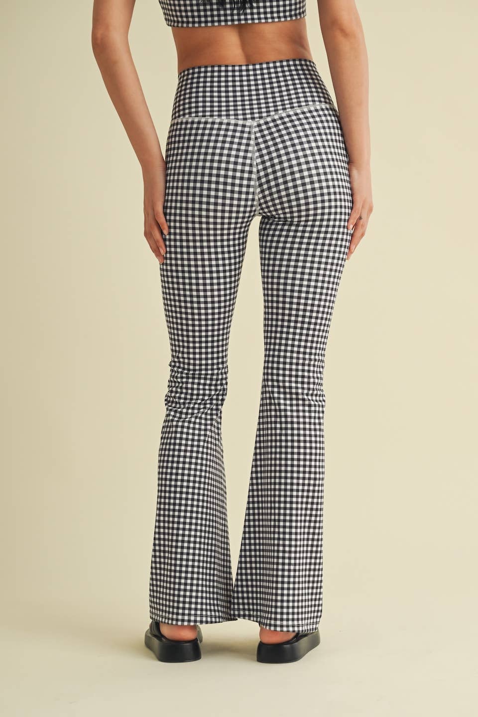 KIMBERLY C – Engroshandel Sports-/loungeleggings – til kvinder – Gingham Print Højtaljede Crossover Flare Leggings15