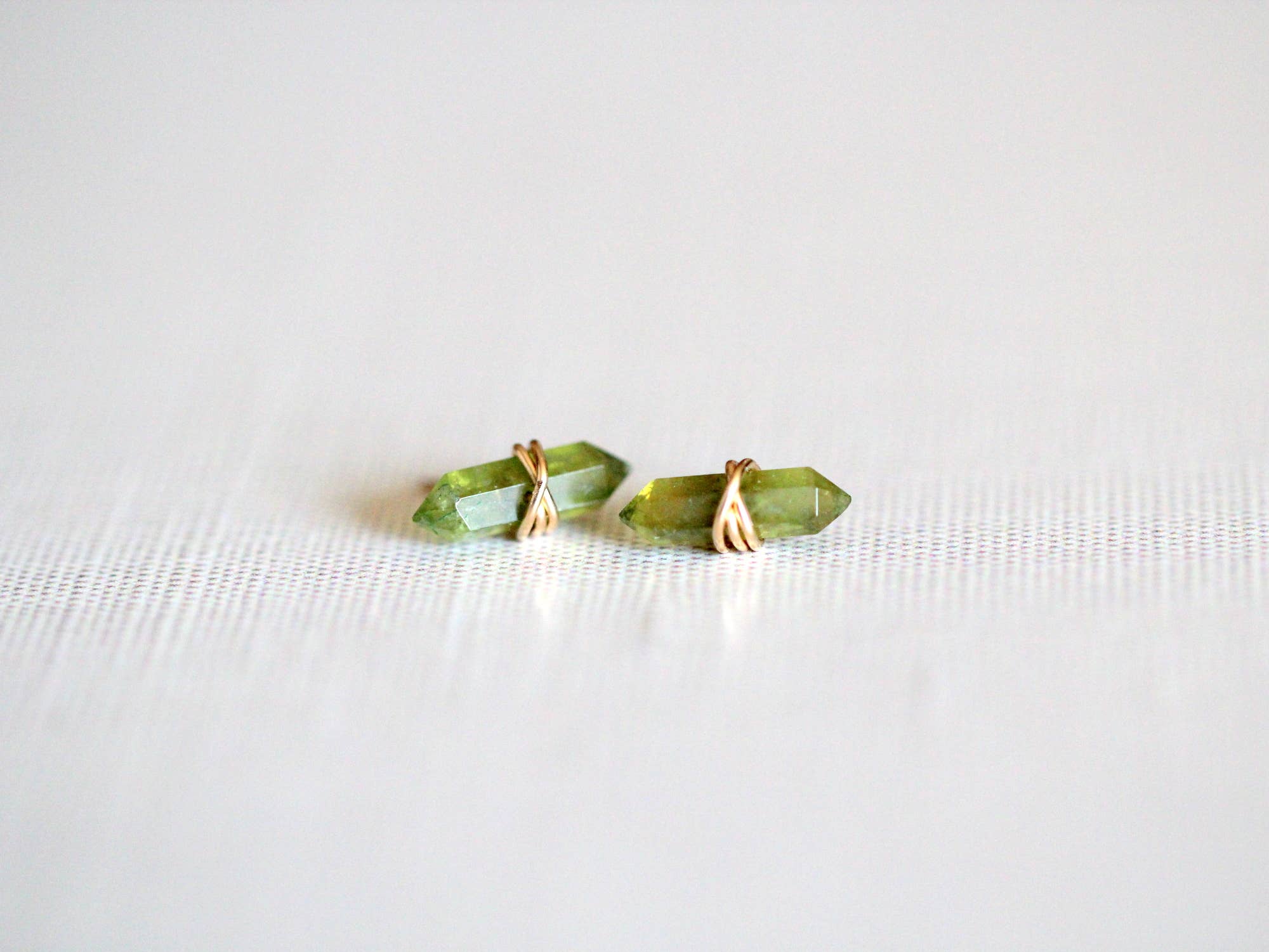 Saressa Designs – Engroshandel Ørestikkere – Crest Studs - Peridot5