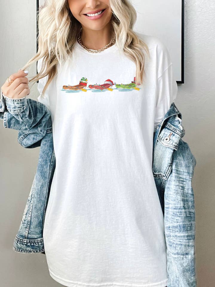 SONDO DESIGN LTD – wholesale T-shirt (graphic) – women's – Boats Christmas Lights Shirt, Funny Sailing Lover Xmas Shirt1