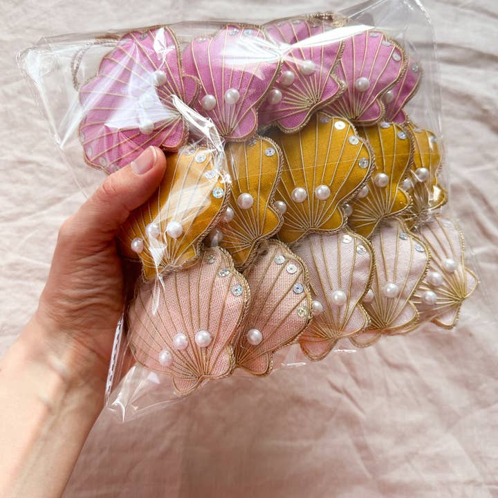 Katie Larmour Linen – wholesale Ornament set – (15 pcs) Assorted Pink Yellow Shells Linen Handmade Ornament2