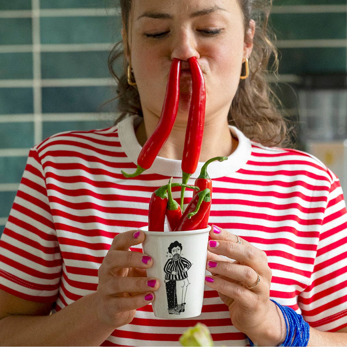 helen b - Wholesale Drinking Glass/Cup - cup sweater hug1