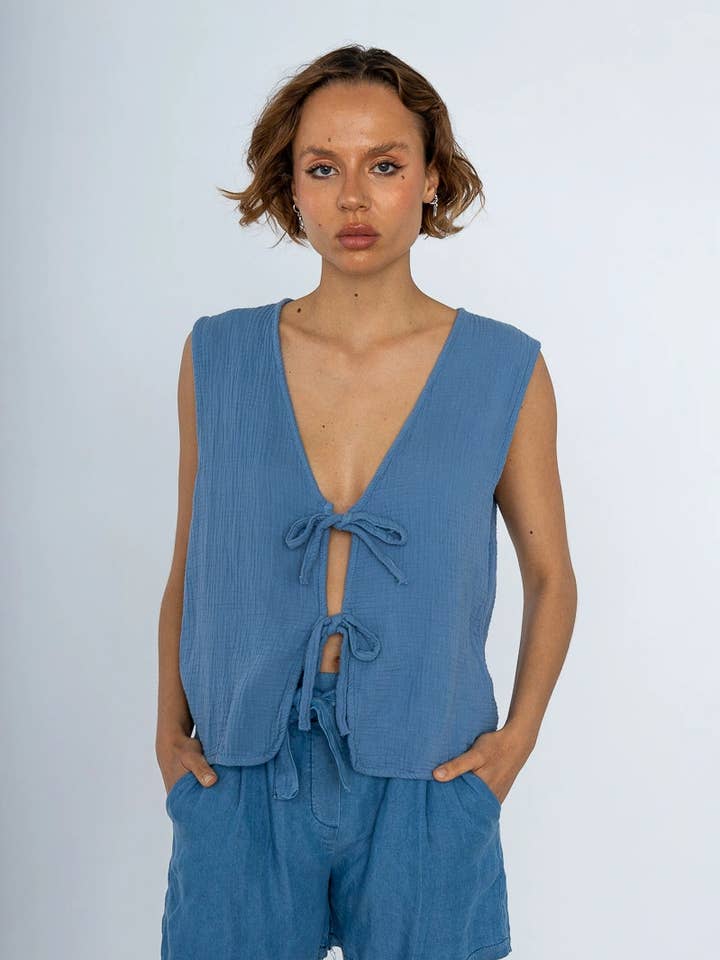 Gilet top van katoenen mousseline om te knopen @59309_GANouer voor wholesale door Mimi & Gogo