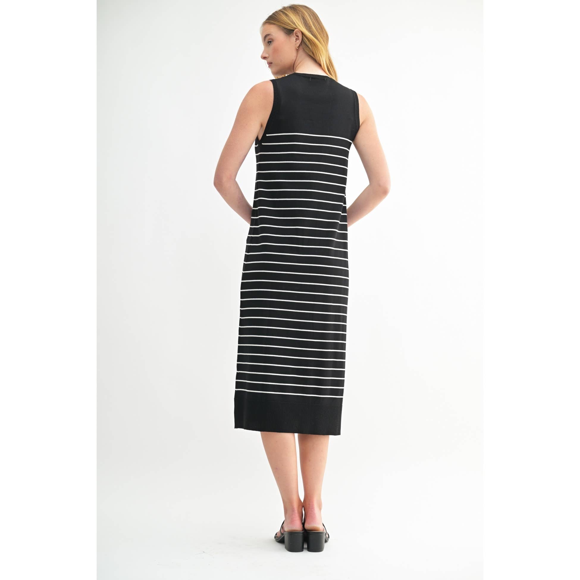 FUN2FUN - Vendita all'ingrosso Vestito - Donna - Abito midi senza maniche a righe con scollo rotondo.31