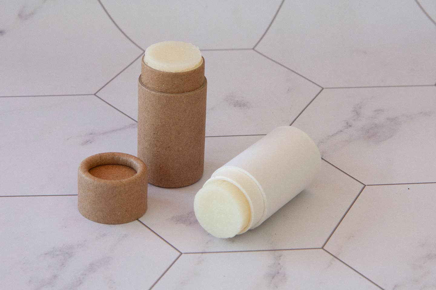 GreenWay Containers - Vendita all'ingrosso Burro di cacao - Tubetti di carta per balsamo labbra da 7 g (.25 oz)3