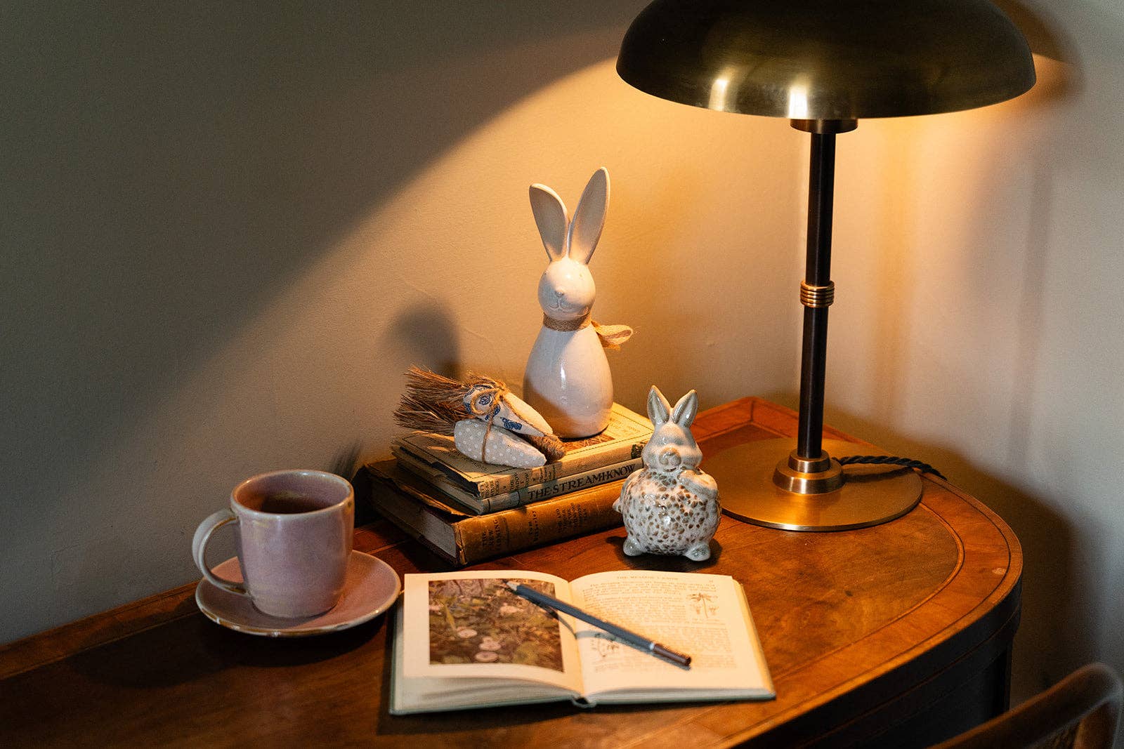 We Love Seasons Ltd – wholesale Decorative figurine – Small Light Brown Ceramic Easter Bunny2