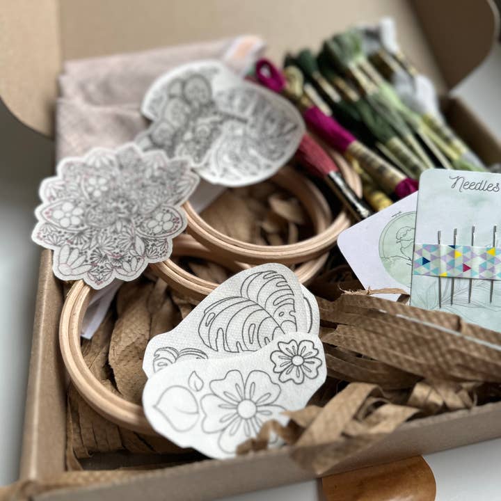 Nest Embirdery - Wholesale Embroidery/Cross Stitch Supplies - Fabulous Flora 3 Mini Kit Bundle