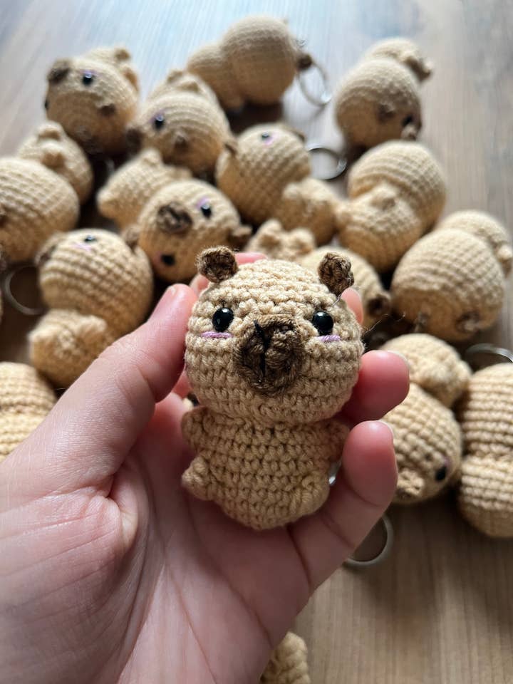 Porte-clés Capybara en Crochet Fait Main pour la vente par KLABELGIFT