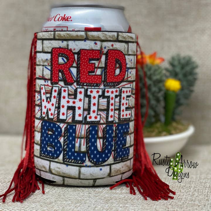 Koozie à franges rouges, blanches et bleues pour la vente par RAD Wholesale