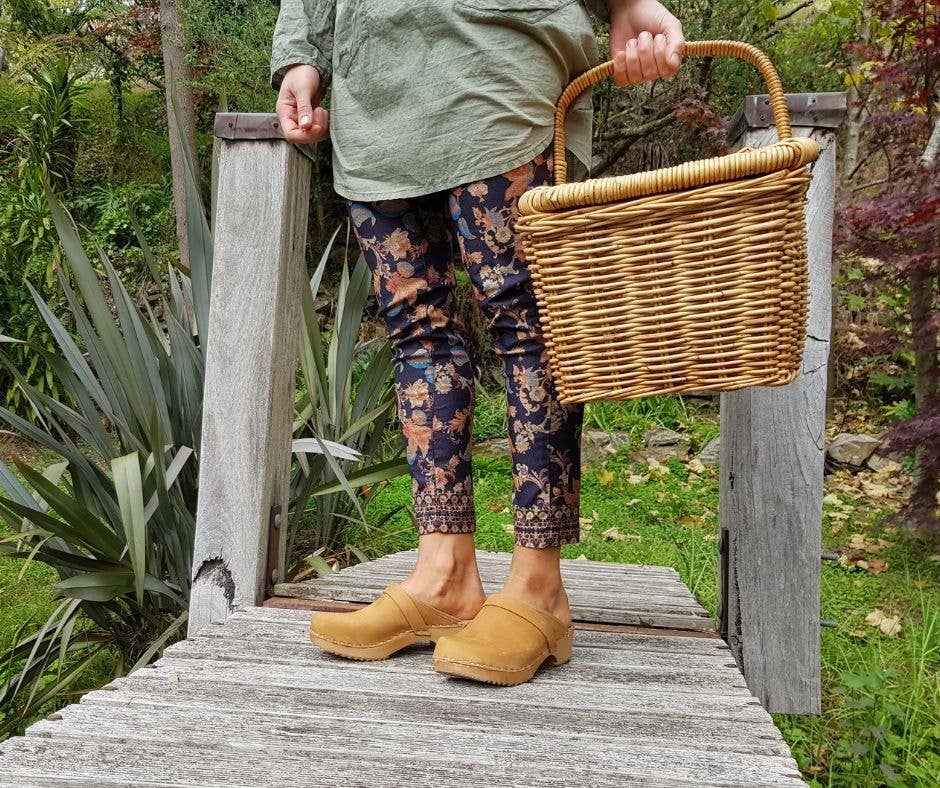 Love of Clogs - Vendita all'ingrosso Zoccoli - Donna - Zoccoli Greta in Nubuck Marrone Tan | Zoccoli svedesi3