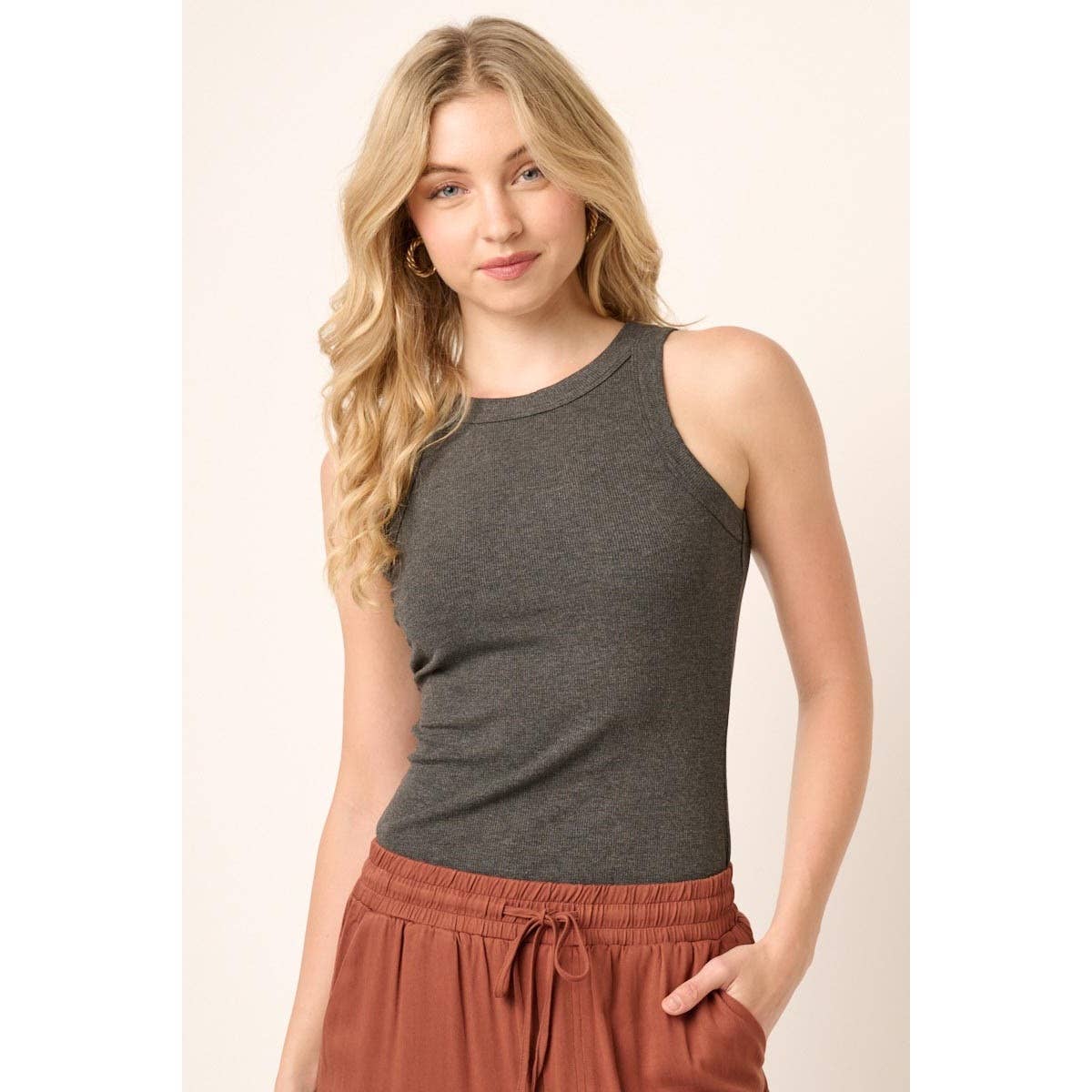 mittoshop - Venta al por mayor Camiseta sin mangas - Mujer - CAMISETA SIN MANGAS DE CUELLO REDONDO DE PUNTO ACANALADO2