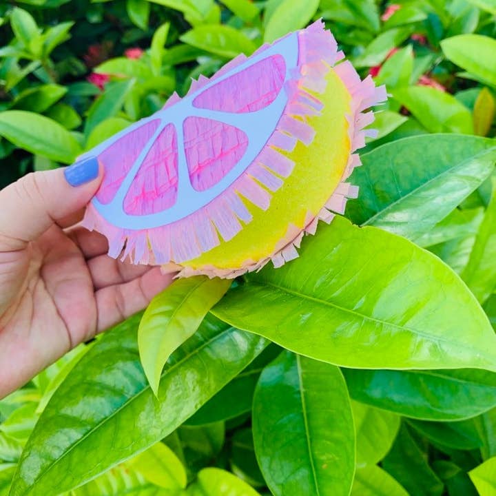 Mini Pignatta Pompelmo: Bomboniera Tropicale & Decorazione per Luau per la vendita all'ingrosso da parte di My Soiree Designs