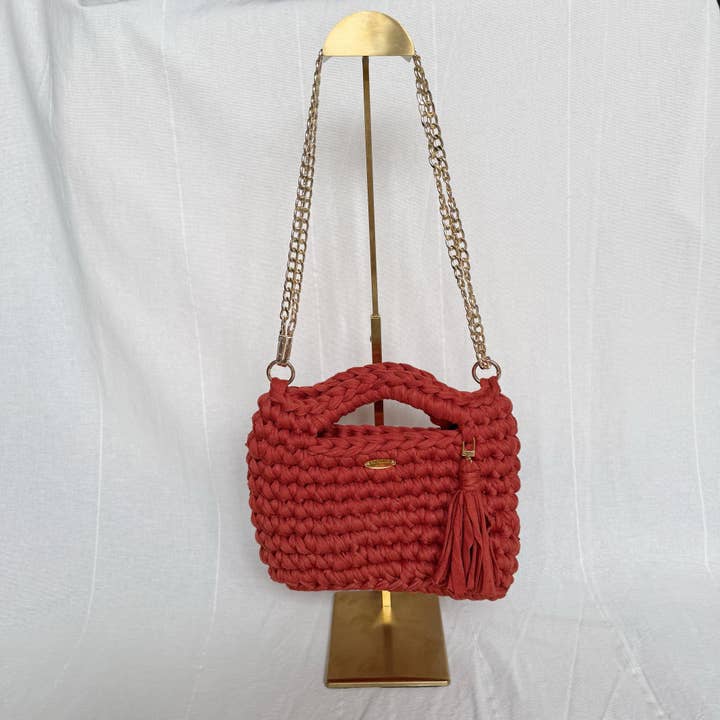 Bolso de mano de crochet hecho a mano con cadena dorada para venta al por mayor de Les Noeuds de Flo