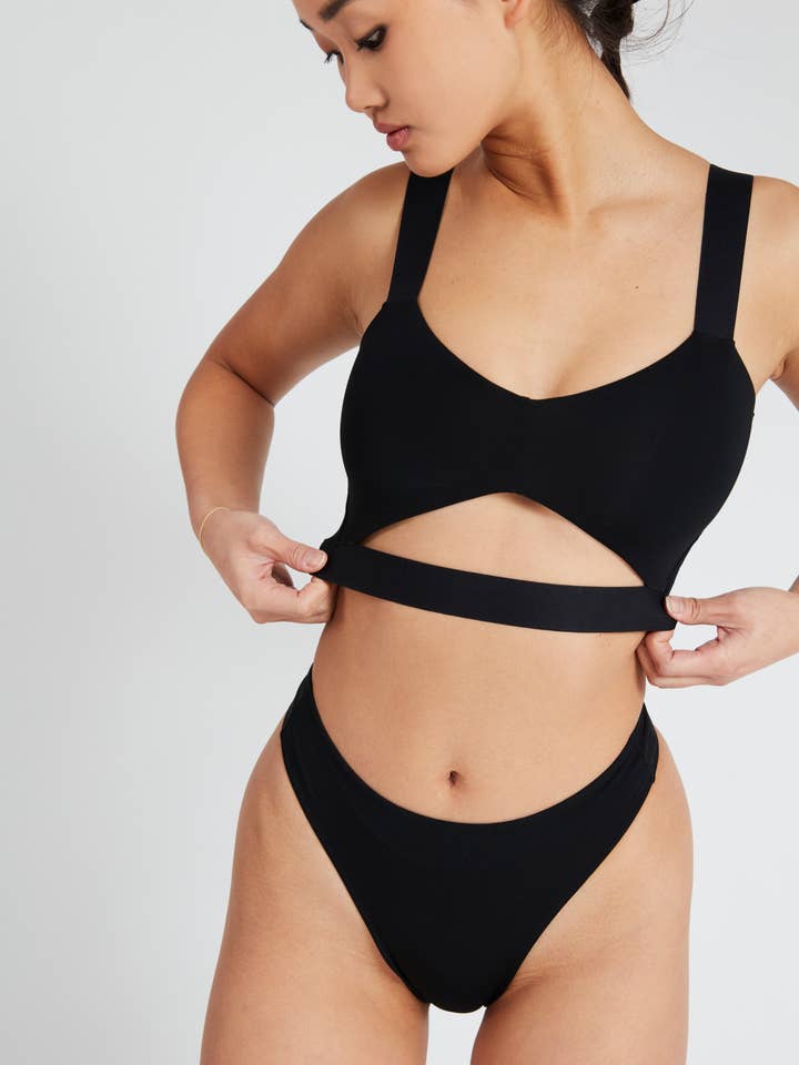 BLACK CLOUD softtop en slips voor wholesale door Studio MIYAGI