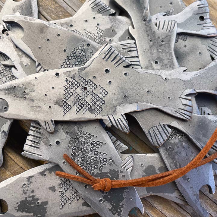 Cold Stream Design Co. - Vente Ouvre-bouteille/tire-bouchon - Ouvre-bouteille portatif Trout Fish Steel - Forgé aux États-Unis2