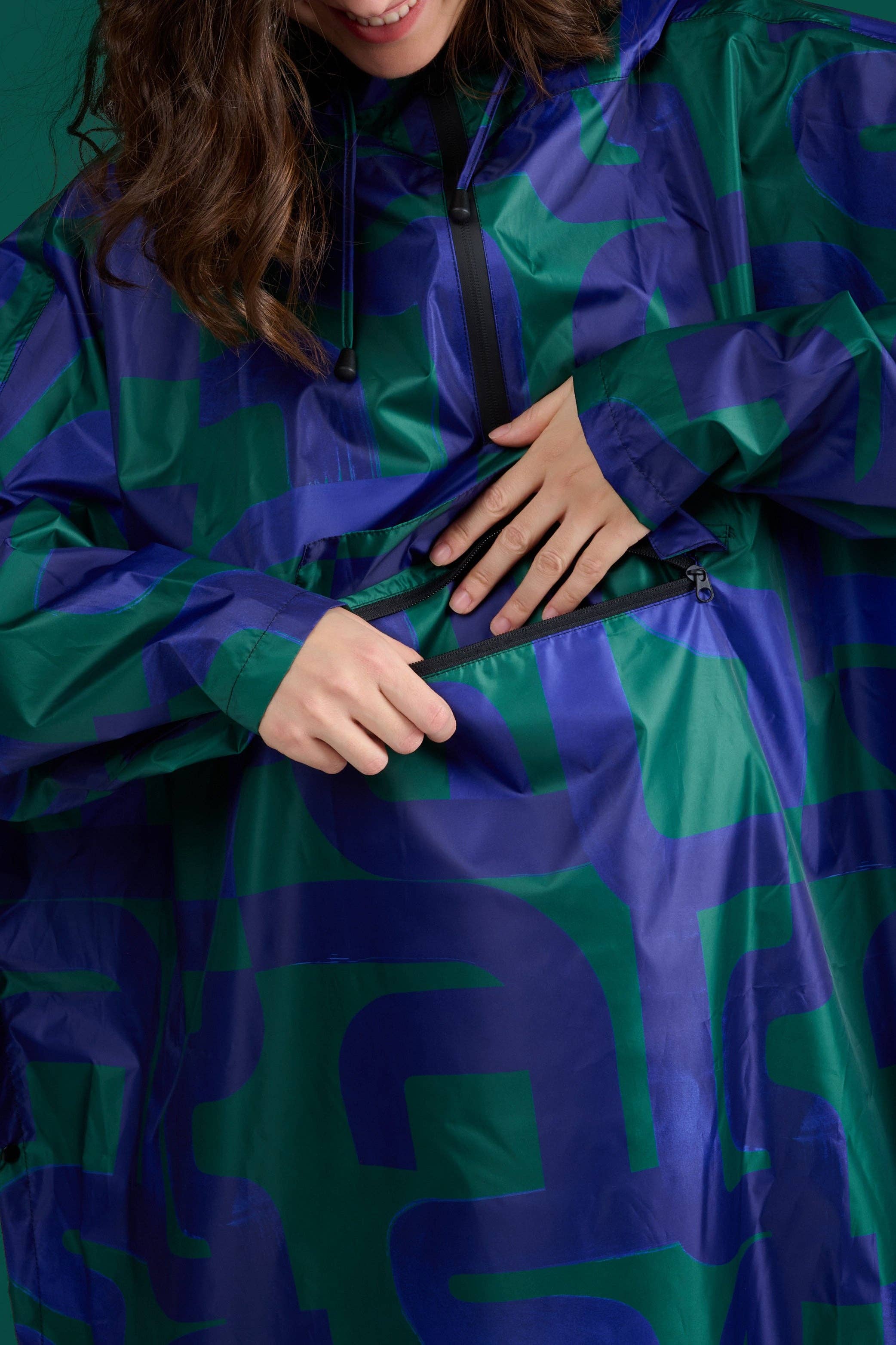 MADE IN SENS - Wholesale Capelet - Women's - GREEN CALIGRAPHY CLOAK PACK X21