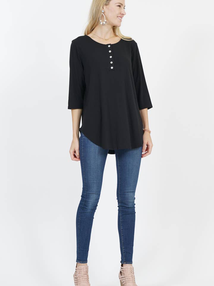 ...._ Tunica Henley a maniche 3/4 con bottoni per la vendita all'ingrosso da parte di 42POPS