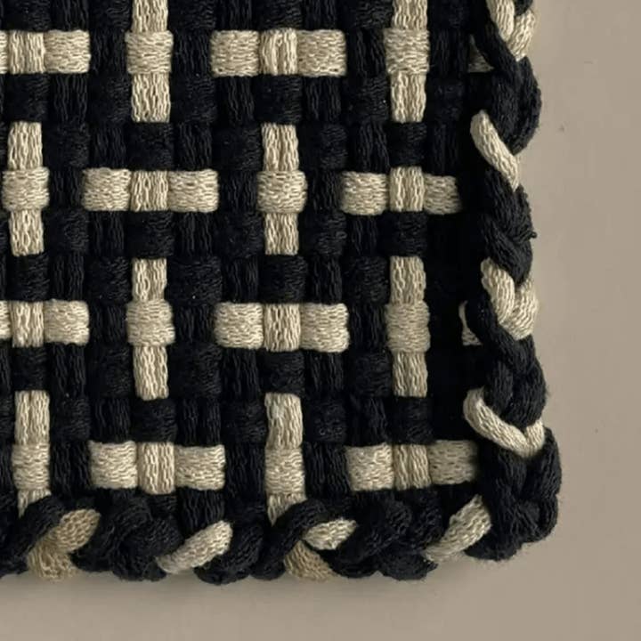 Project Purl - Wholesale Oven mitt/pot holder - Handwoven Cotton Potholder/Trivet - Black & Flax (Heritage)1