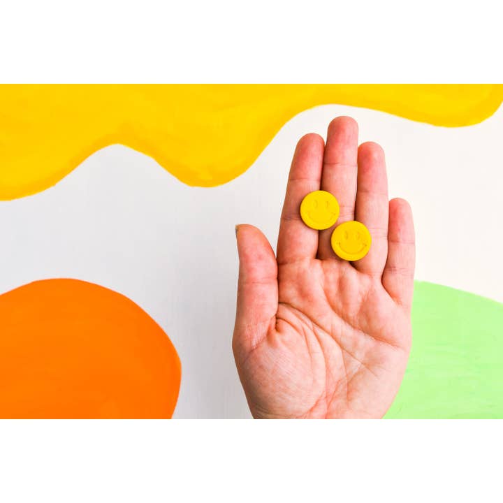 Smiley Face Polymer Clay oorknopjes voor meisjes voor wholesale door Lauren Likes Art